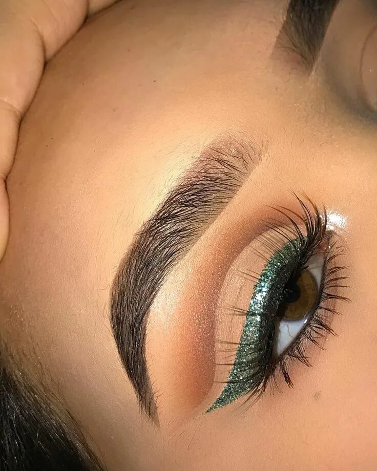 Татуаж бровей градиент. Татуаж бровей. Брови градиент. Брови градиент. Макияж с четкими линиями.