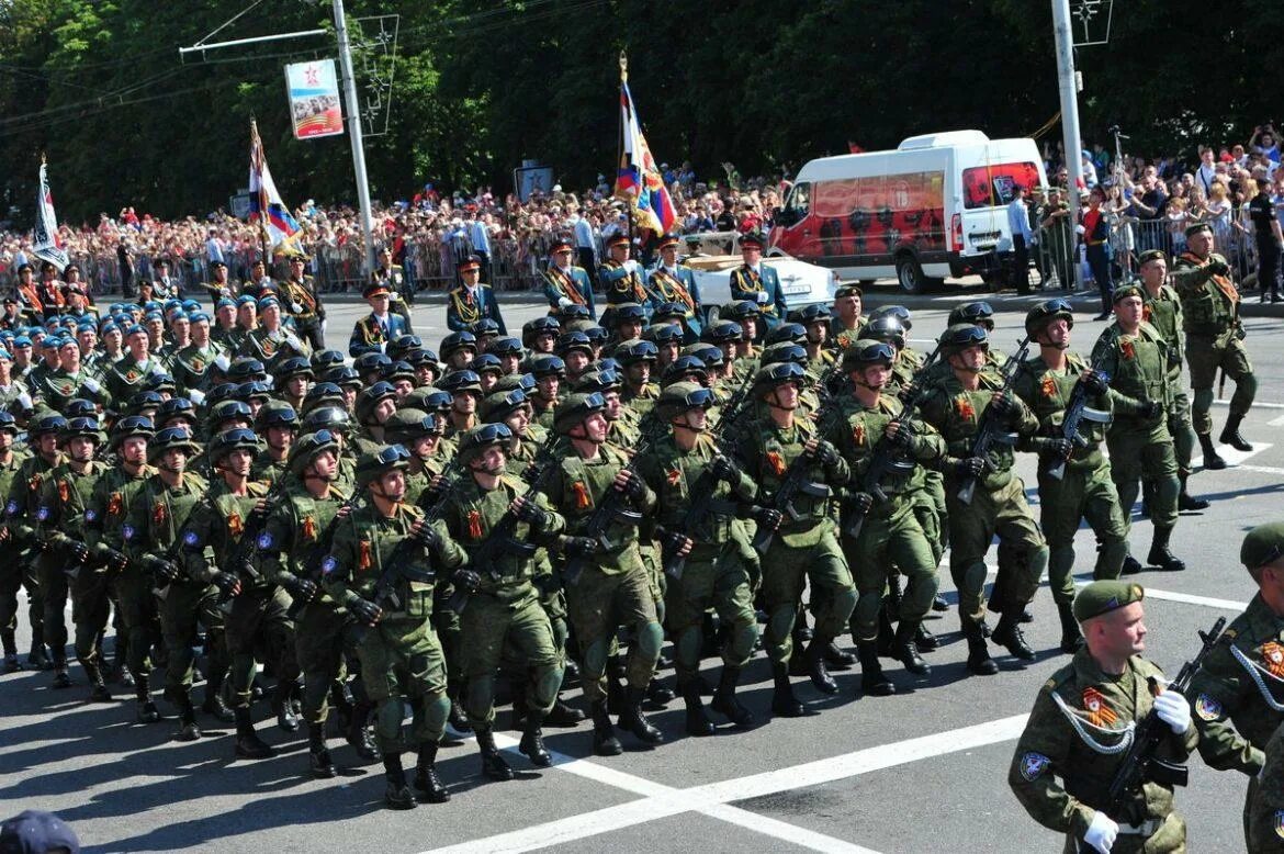 Точное время донецк. Парад Победы в Донецке. Парад Победы в Донецке 2021. Парад в Донецке 2022. Парад 9 мая ДНР.