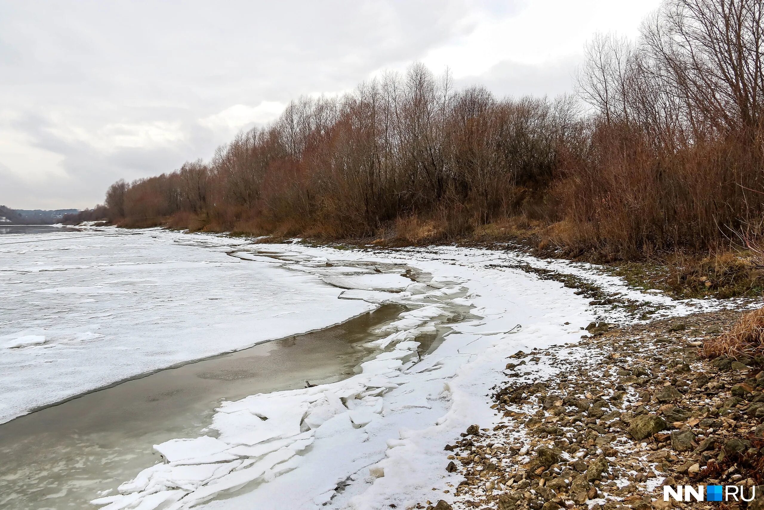 Река волга 2023 года. Ледяная река. Утонувшие в Волге в Воротынском районе. Волга в марте.