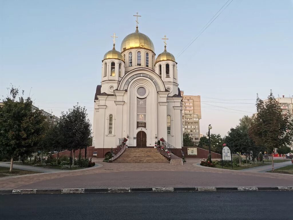 Почаевский храм ростов на дону. Иверский монастырь ростов внутри. Почаевская икона в храме. Почаевский храм ростов на дону. Салтыковка храм почаевской иконы божией.