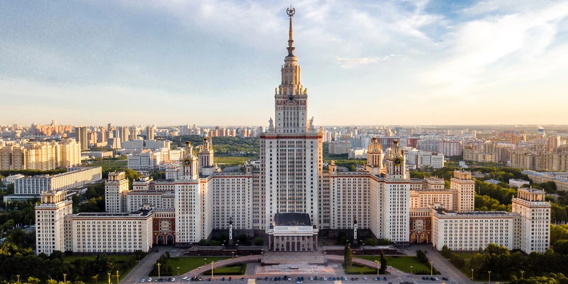 Московский государственный университет имени м.в.Ломоносова，МГУ. Сталинские высотки МГУ. Здание университета Ломоносова в Москве. Здание МГУ сталинская высотка.