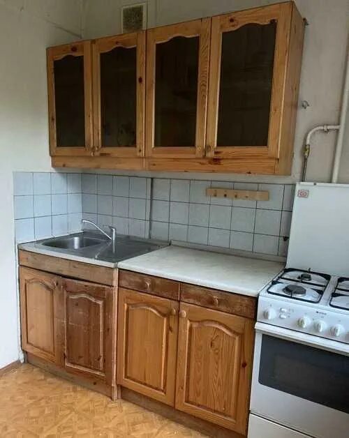 Кухонный гарнитур бу томск. Бэушный кухонный гарнитур. Кухонные гарнитуры из рук в руки. Кухонный гарнитур б/у. Кухонный гарнитур б/y.