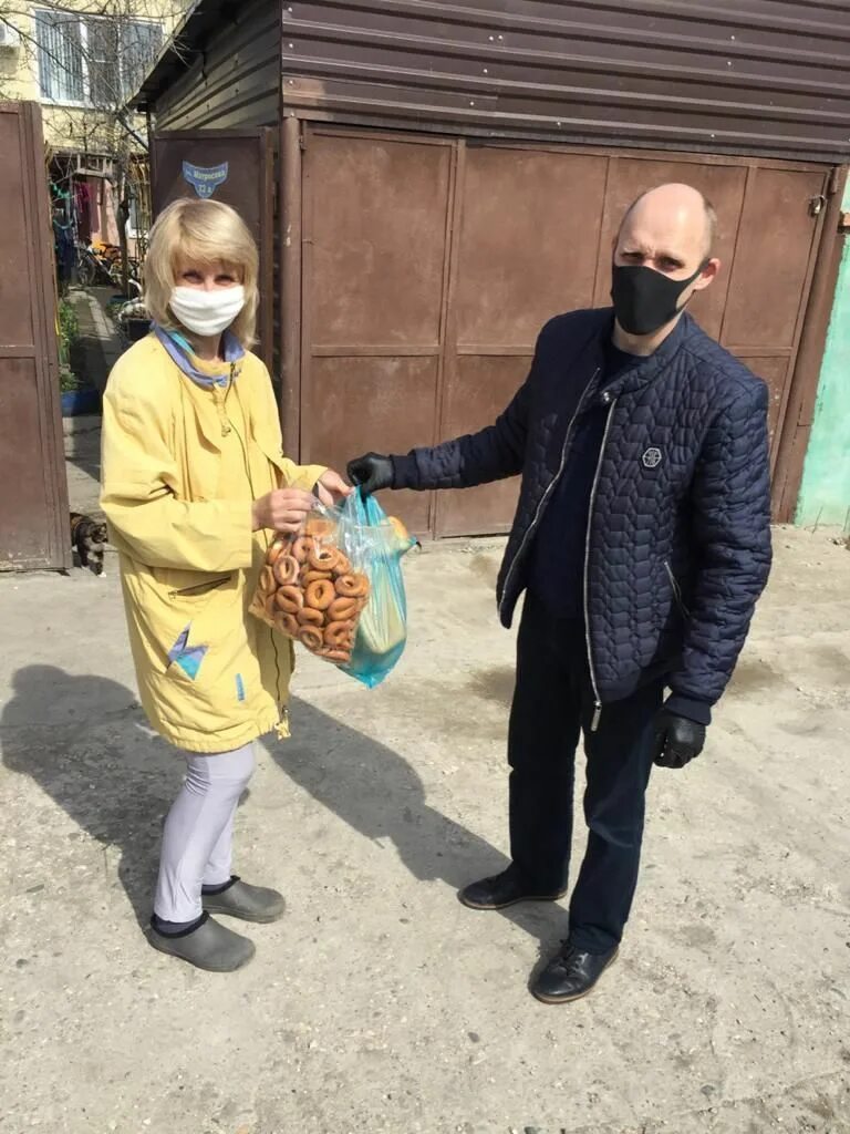 Молодая семья ессентуки. Молодая семья ессентуки. Пары в кисловодске. Что входит в молодежную сферу услуг. Семья торосян.