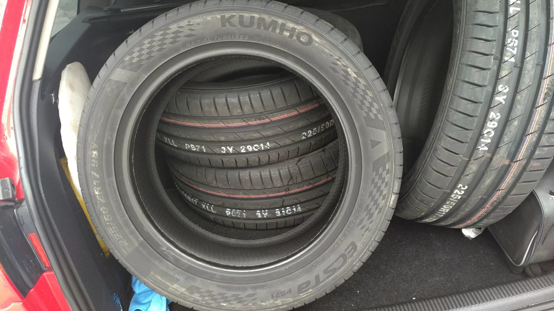 Кумхо ps71. Kumho Ecsta ps71. Kumho Ecsta ps71 235/55 r19. 225/55 R19 Kumho Ecsta ps71 99w.