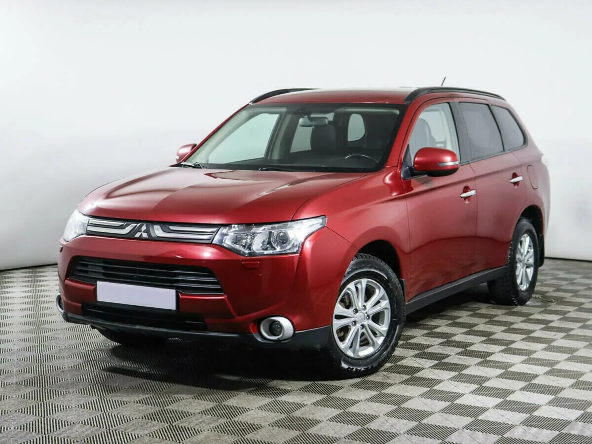 Аутлендер купить бу в россии. Mitsubishi Outlander 2013. Mitsubishi Outlander 2013 красный. Mitsubishi Outlander 2.0 CVT. Митсубиши Аутлендер 2013.