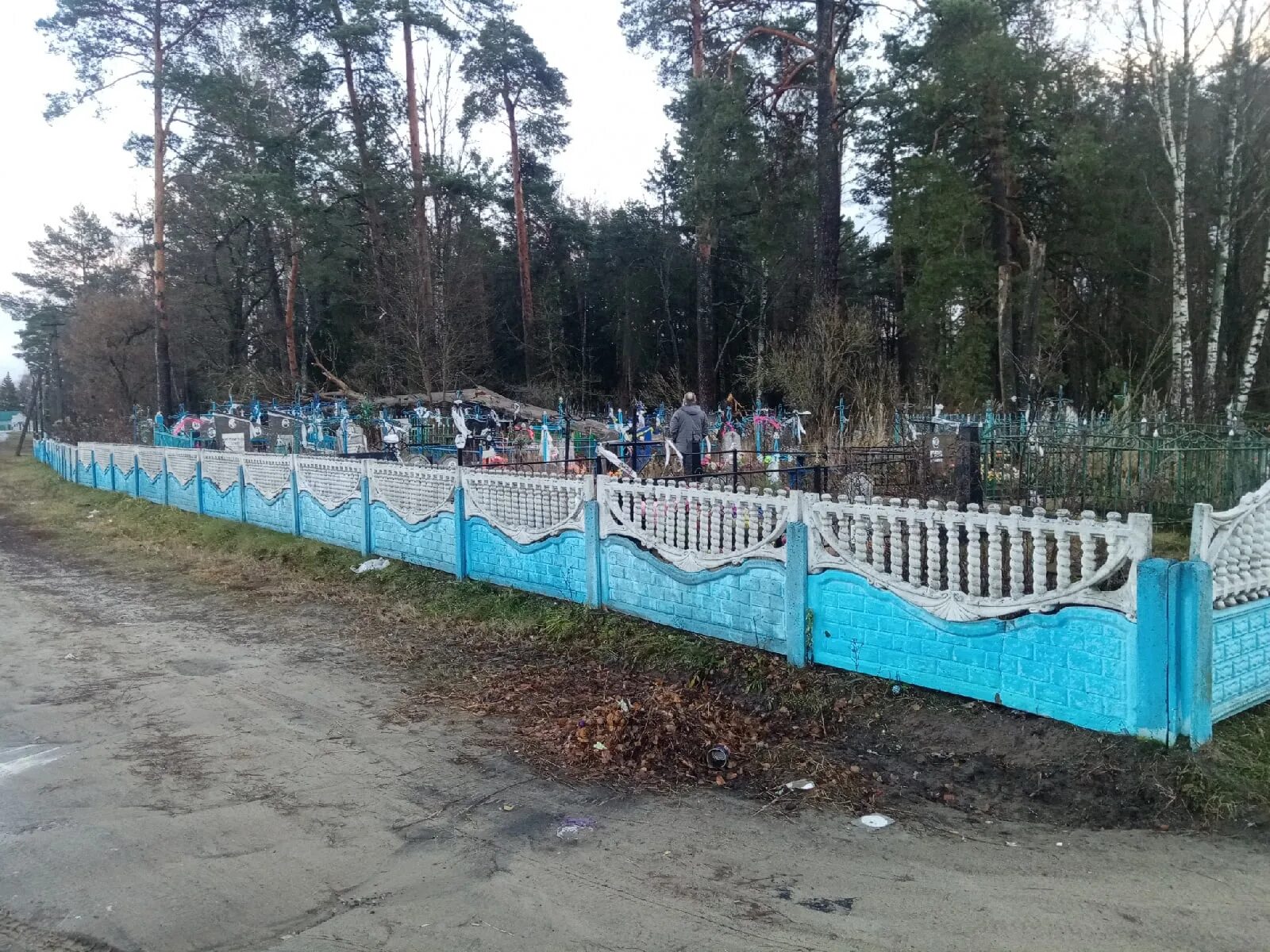 Погода в унече по часам. Городское кладбище Боровичи. Унеча директор городского кладбища. Поселок Шевцов Унеча кладбище. Чемерновское кладбище Брянская область.