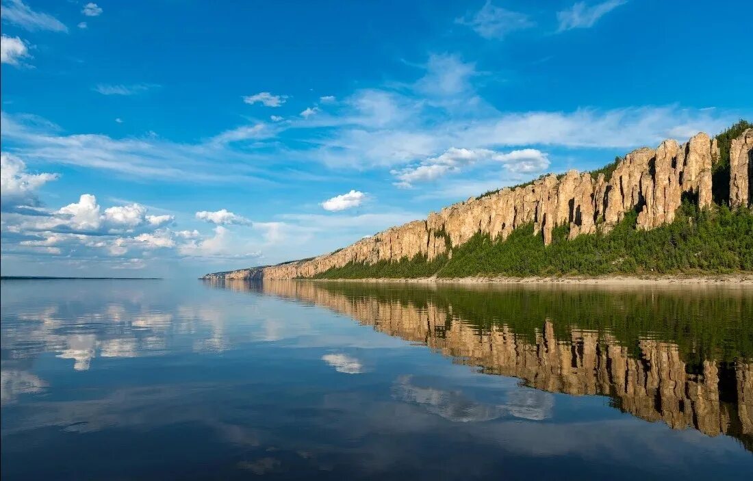 Люди реки лена. Ленские столбы каменный лес Якутии. Река Лена Ленские столбы. Река Лена Якутия Ленские столбы. Ресторан Ленские столбы Якутск.