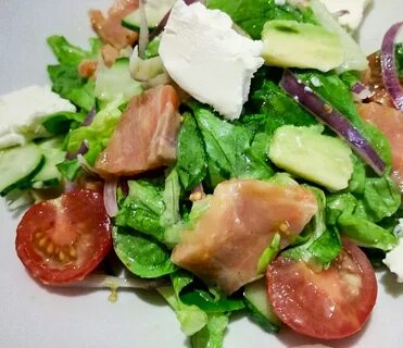 Салат с огурцами рыбой и творожным сыром