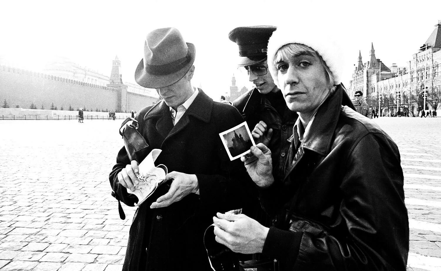 Боуи и игги поп в москве. Боуи и игги поп. David bowie и игги поп. Дэвид боуи игги. Дэвид боуи и игги поп в ссср.