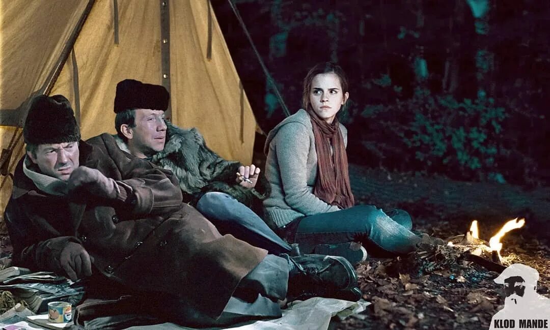 Крамаров костюм с отливом и в ялту. Человек с магнитофоном. Магнитофон satellite. Магнитофон и в ялту. Магнитофон first austria 321.