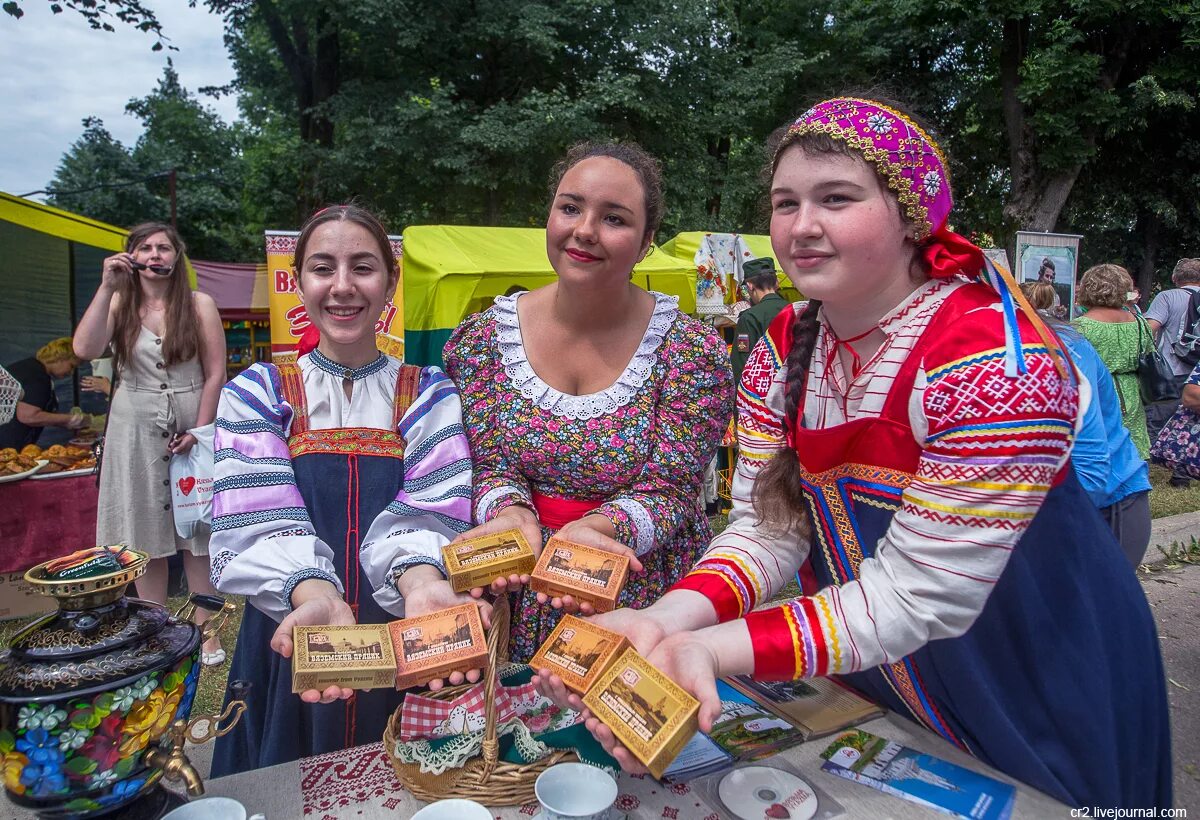 Вяземские пряники смоленск. Вязьма пряники. пряники на ярмарку. вяземский пряник. ярмарка в вязьме.