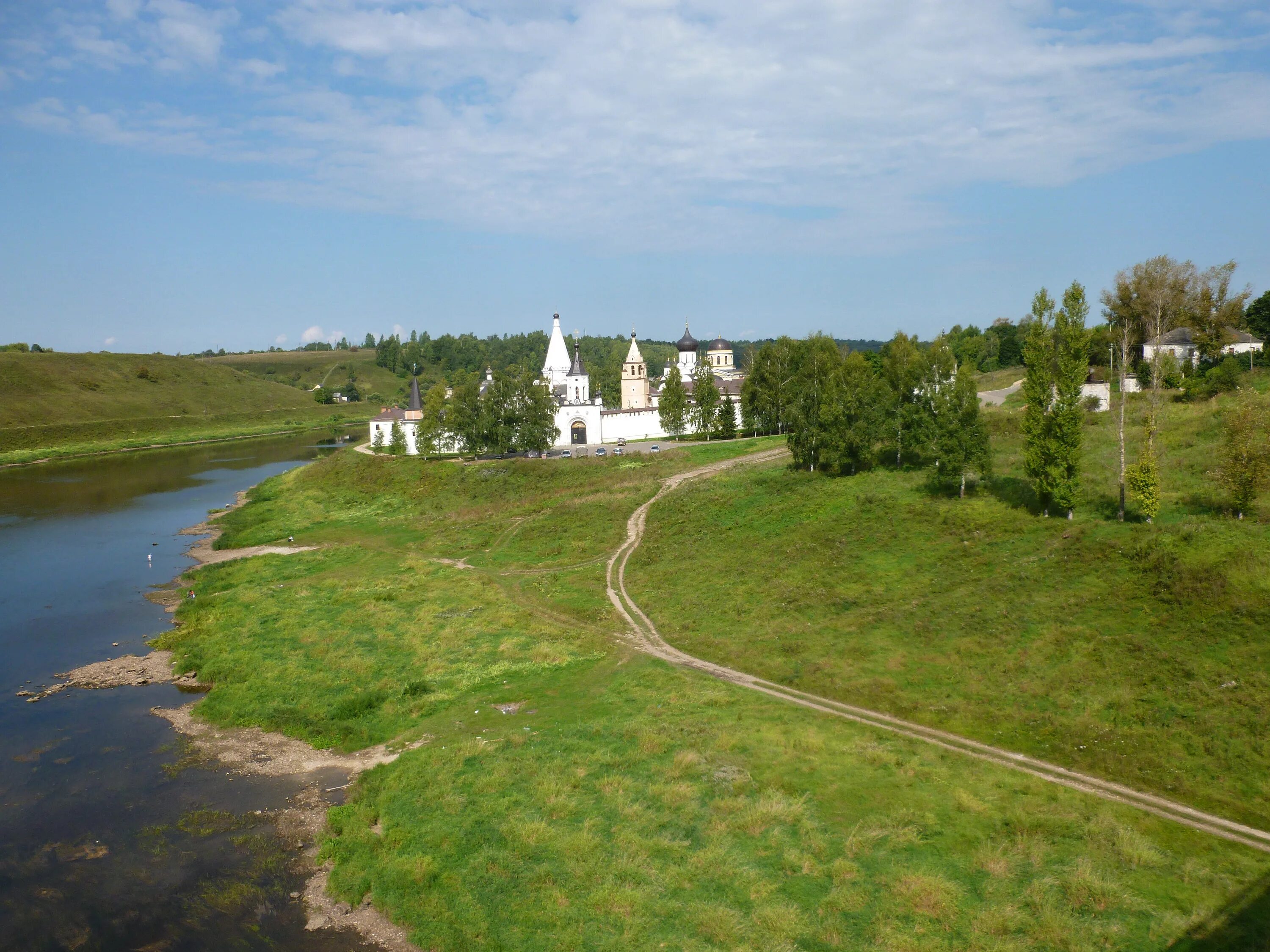 Погода старица тверская область на 14. Старицкий Успенский монастырь Старица. Старицкий монастырь вид с моста. Старица Тверская область 2022 год. Старица Тверская область вид с моста.