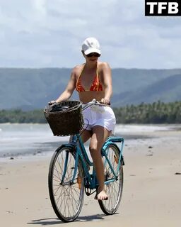 Holly Kingston Enjoys a Romantic Bike Ride with Jimmy Nicholson (29 Photos)...