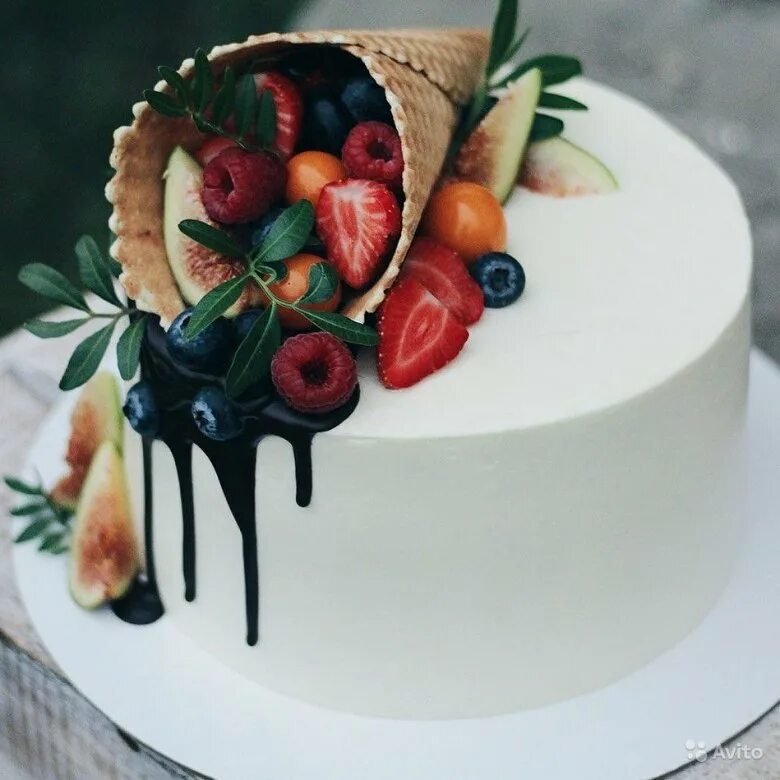 Торт трухлявый пень классический. Оригинальное украшение торта. Оригинальное украшение торта. Оригинальное украшение торта. Торт с суккулентами.