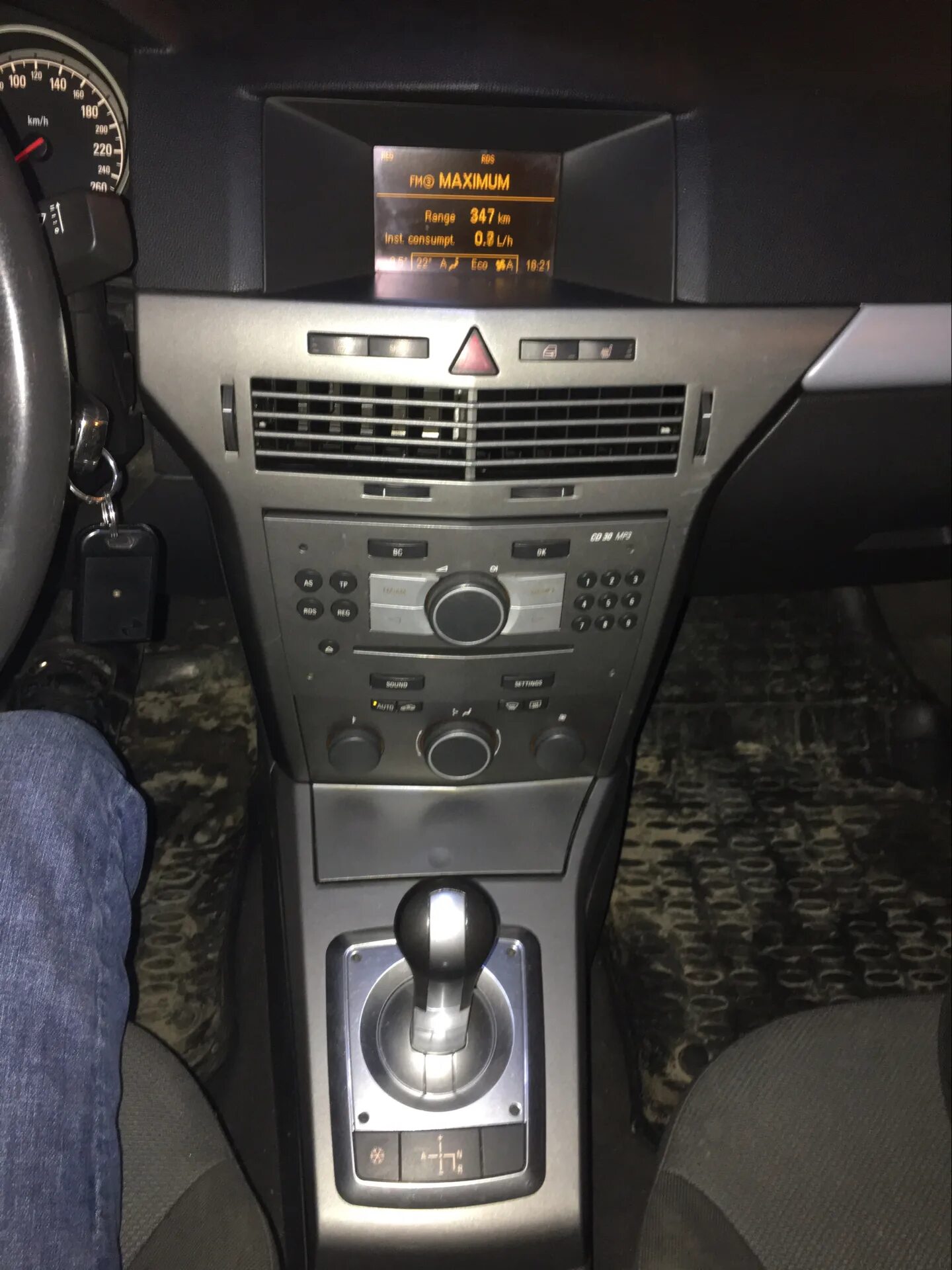 Aux Opel Astra h. Opel Astra 2008 aux.