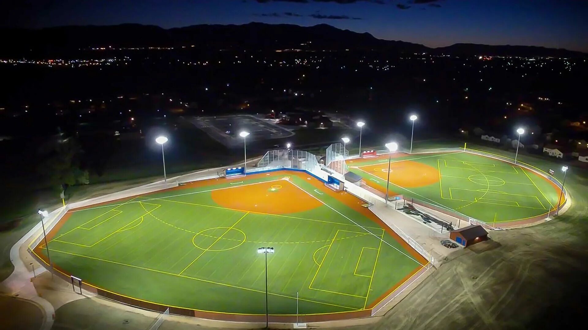 Шайенн Арена. Sports fields. Cheyenne Mountain Complex. Sport field