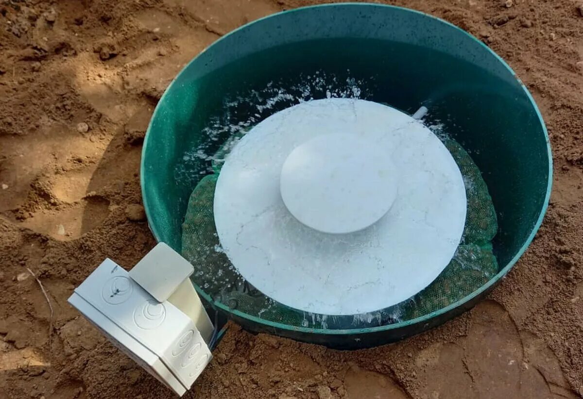 Почему септик. Септик тритон эд. Септик топас 5 белая пена в аэротанк. Евролос грунт 4. Схема труб канализации с отстойником.