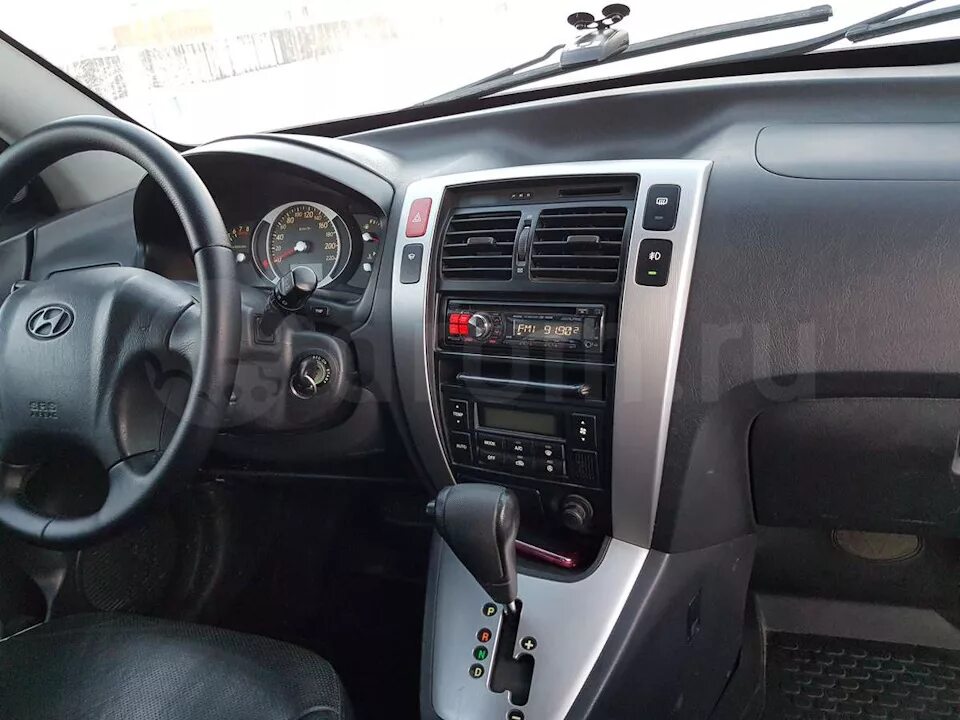 Торпеда хендай туссан 2007. Hyundai tucson 2008 салон. Hyundai tucson 2008 салон. Панель туксон 2008. Панель туссан 2008.