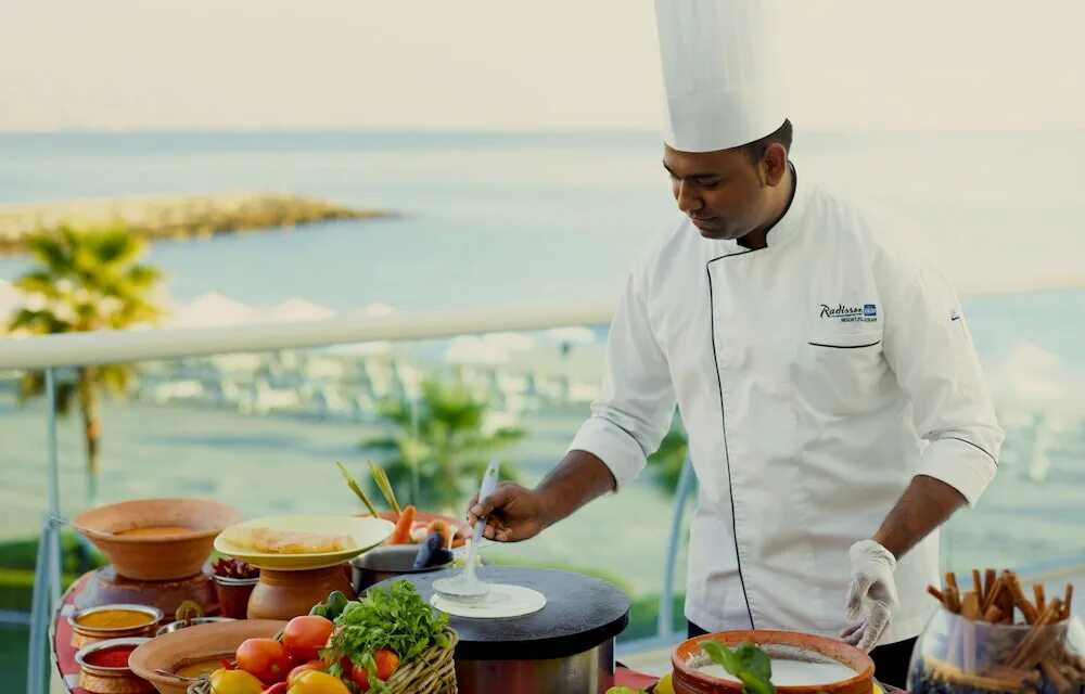 Radisson blu фуджейра. Отель Radisson Blu Fujairah Resort 5*. Рэдиссон Дубай Фуджейра. Рэдиссон Фуджейра 5. Рэдиссон Блю Резорт ОАЭ Фуджейра.