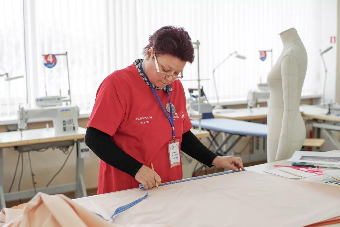 профессия 19601 швея. швея. женские профессии. презентация профессии оператор швейного оборудования. женские профессии швея.