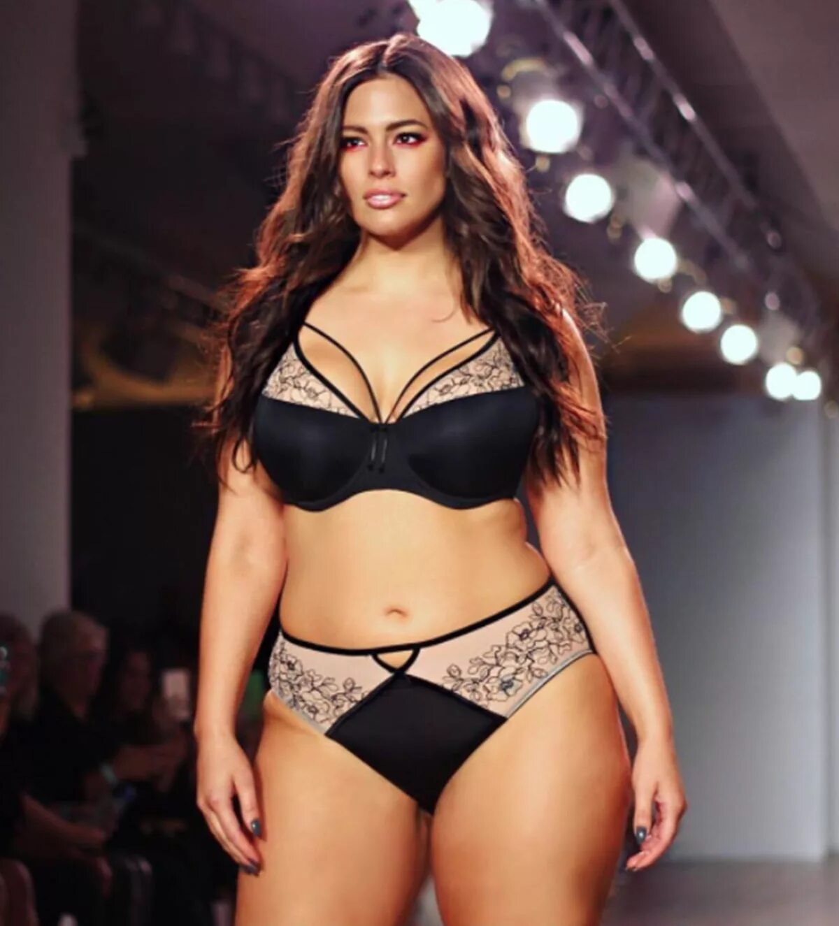 Модель Plus-Size Эшли Грэм. Plus-Size Эшли Грэм. Эшли Грэм в Нижнем белье. Эшли Грэм на подиуме. 60 размер модели