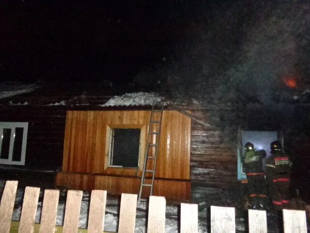 Пожар в Нижнеудинском районе. Пожар в Иркутской области сегодня ночью. Нижнеудинск пожар сегодня ночью. Пожар в жилом доме в Нижнеудинске.