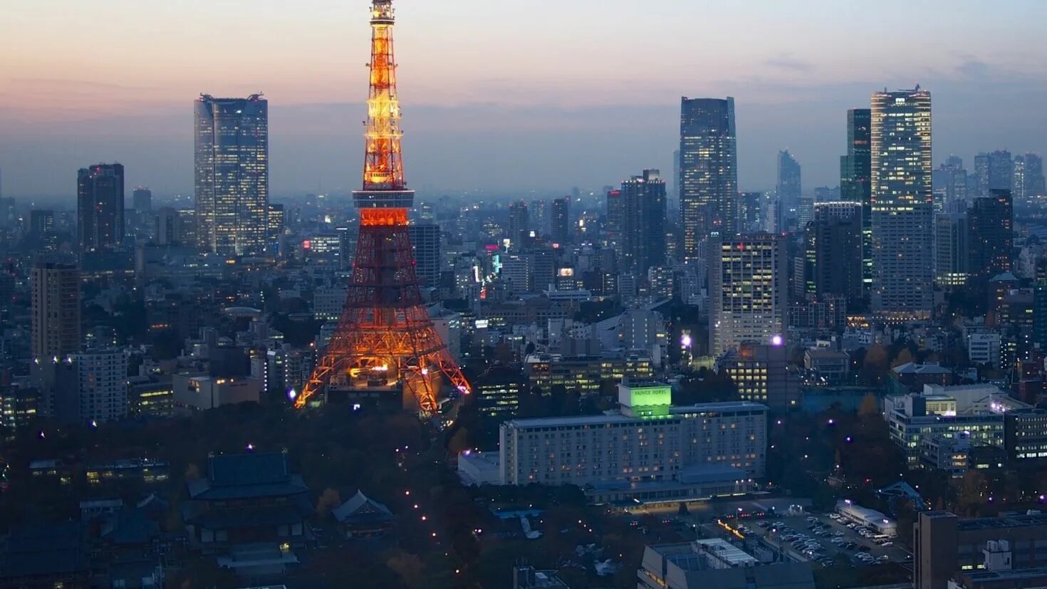 Япония Токио. Токийская башня (2024). Утро в Токио. Городская башня Токийской оперы.