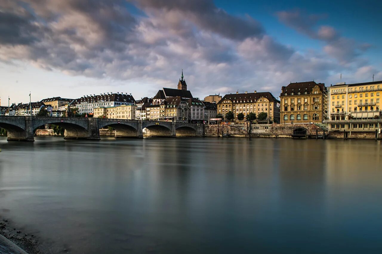 Набережная в базель швейцария. Город базыль швейцарии. Basel switzerland. Basel switzerland. Kfptkm.