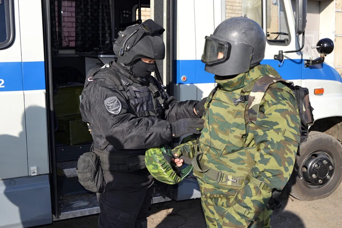 Проверка омона. Сапер ОМОН. Взрывотехник ОМОН. Полиция ОМОН.