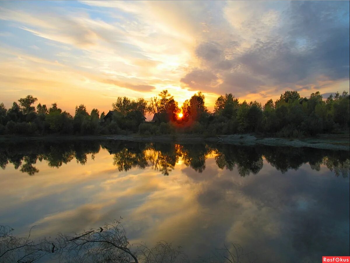 тихий закат. океан закат. тихий закат. пляж закат. летний вечер.
