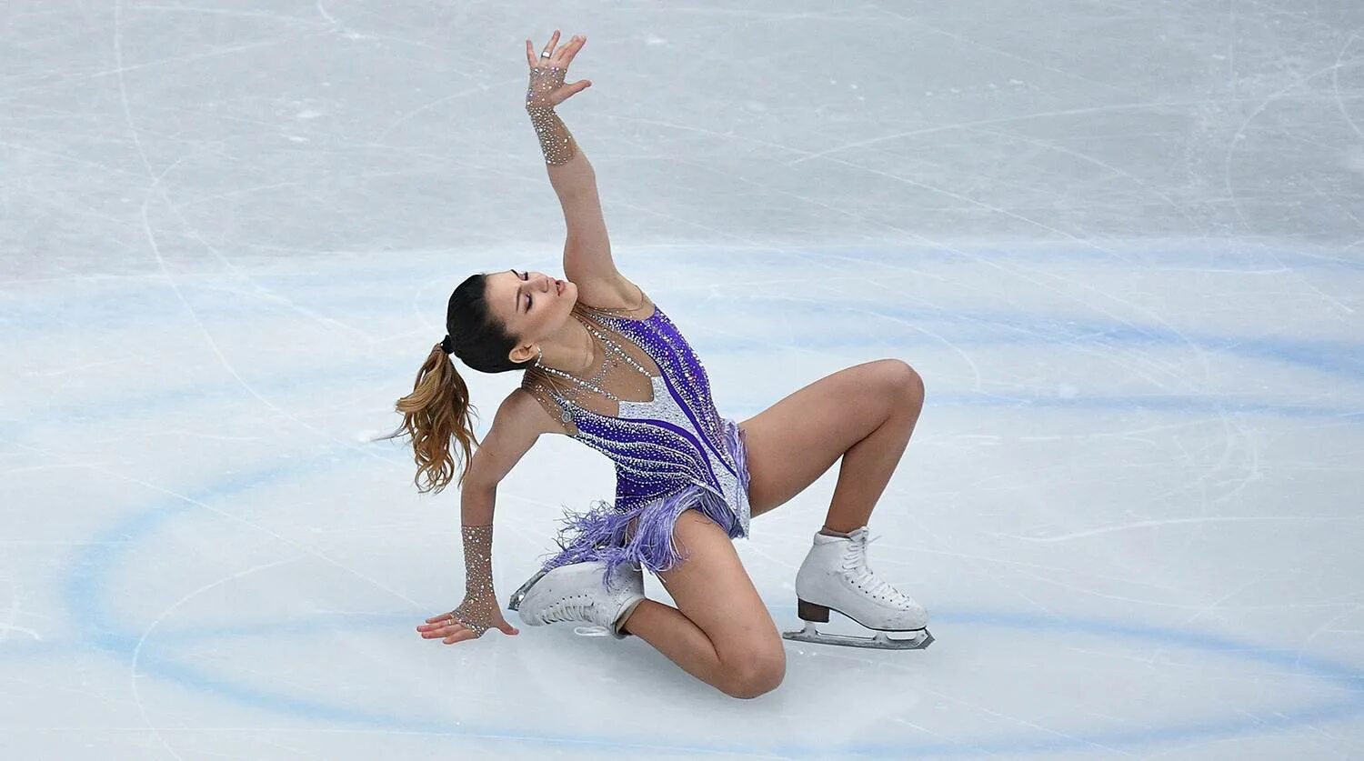 Фигуристки валиева щербакова и трусова. Женское одиночное фигурное. Loena hendrickx фигуристка. Женское одиночное фигурное. Бетина попова фигуристка.