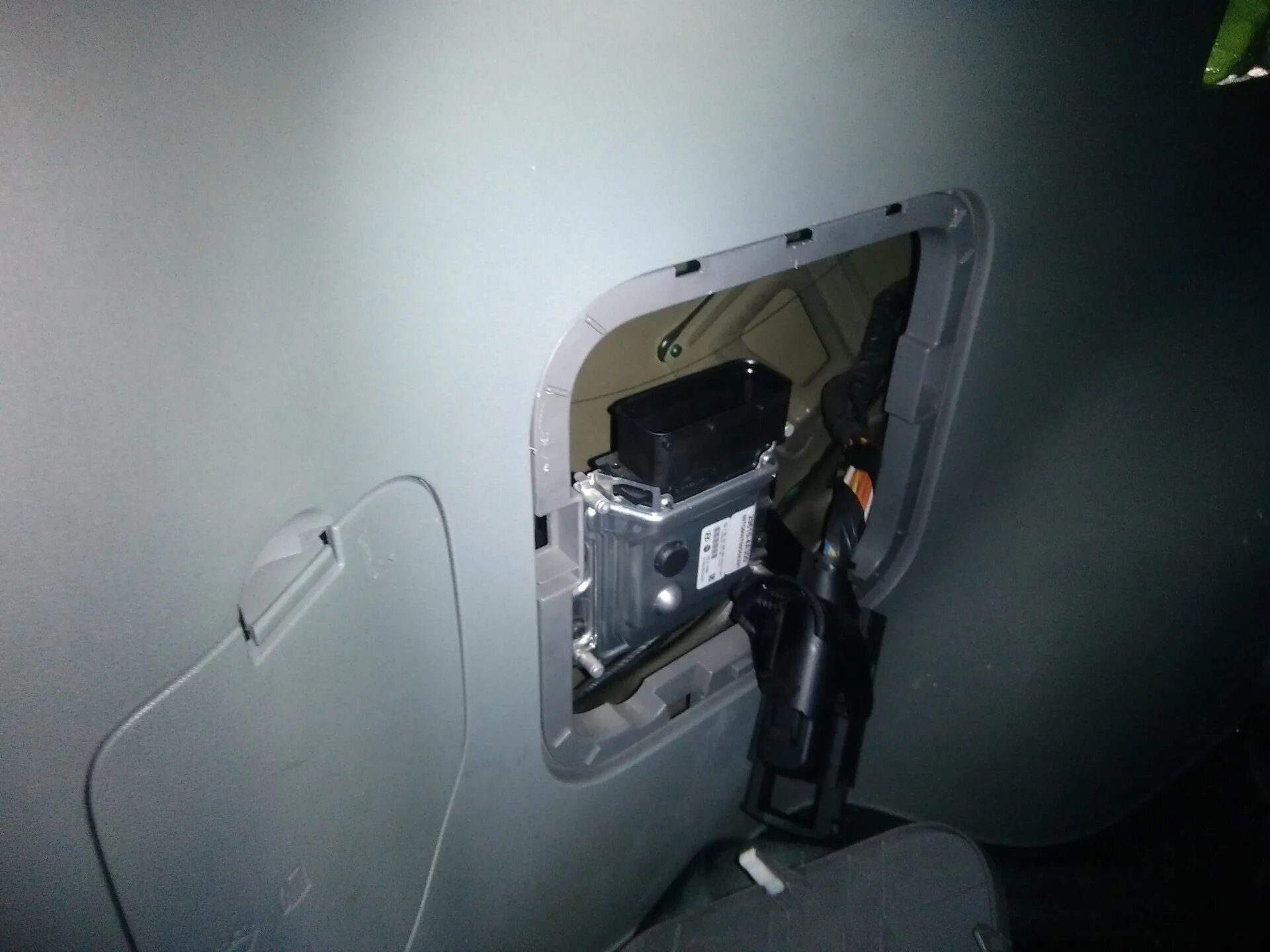 Слить топливный бак истана. Бак хундай старекс дизель. Блок управления adblue hyundai. Мочевина на hyundai grand starex. Adblue hyundai.