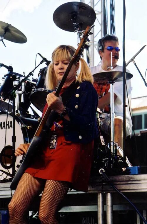 Tom tom club. Tina Weymouth. Talking heads басистка.