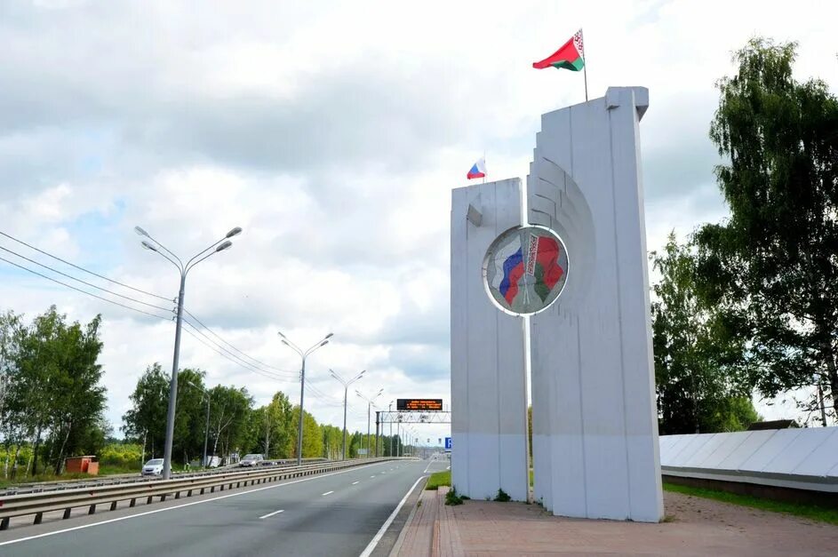 Красная горка граница с белоруссией. Поездка на машине в беларуси. Въезд на территории беларуси. Въезд на территории беларуси. Фото границы беларуси.