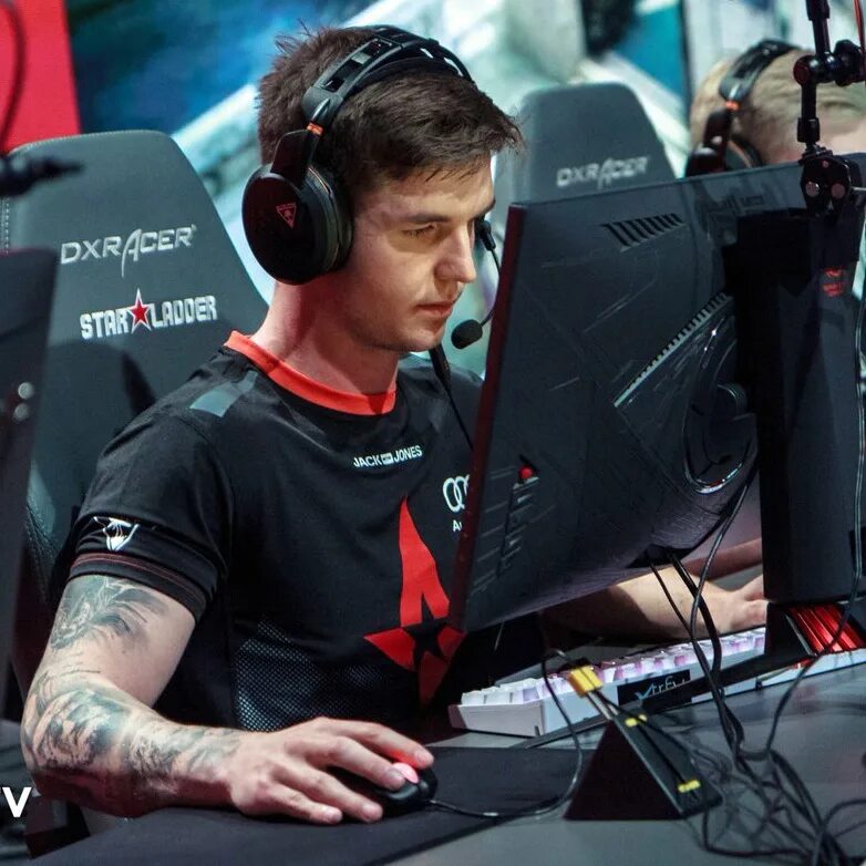 Dev 01. Dev1ce cs go. девайс кс го. девайс астралис. девайс кс го астралис.