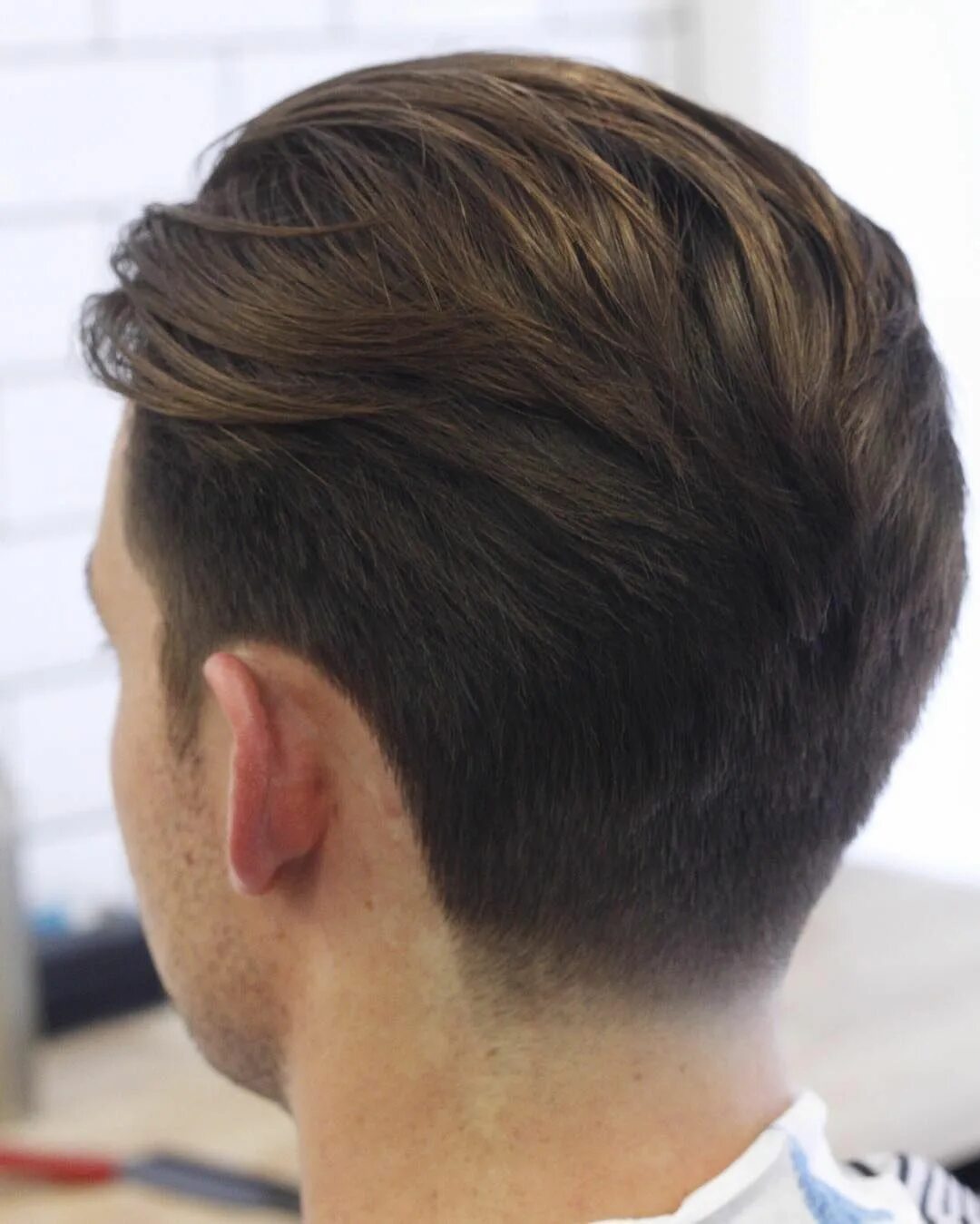 Фейд андеркат. Taper haircut стрижка. Мужские затылки стрижки фото. Лоу тейпер. Фейд кантовка.