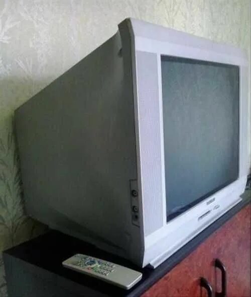 Куплю телевизор бу омск. Thomson ламповый телевизор ЖК 39. Телевизор Thomson старые модели с плоским экраном. Томсон телевизор старый большой. Телевизор Томсон с плоским экраном.