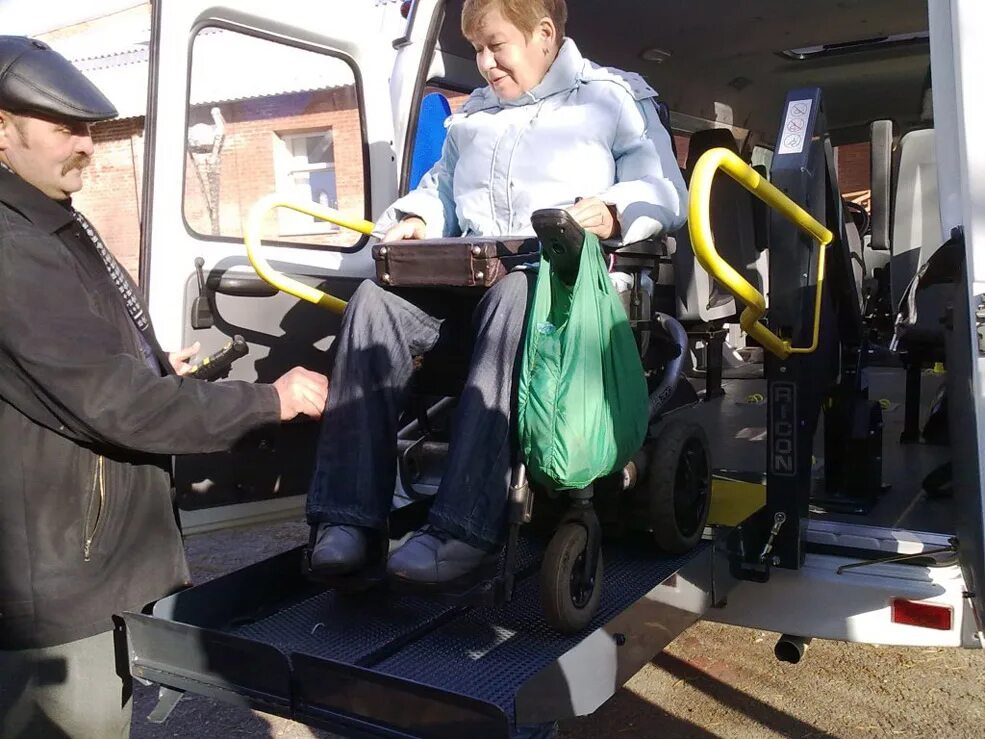 инвалид работает. социальное такси. социальное такси для инвалидов в майкопе. инвалиды люди с ограниченными возможностями. работа инвалид ижевск.