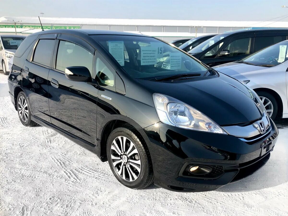 Фит шаттл 2011 год. Honda Fit Shuttle Hybrid. Honda Fit Shuttle 2015. Хонда фит шаттл 2015. Хонда фит шаттл гибрид 2011.