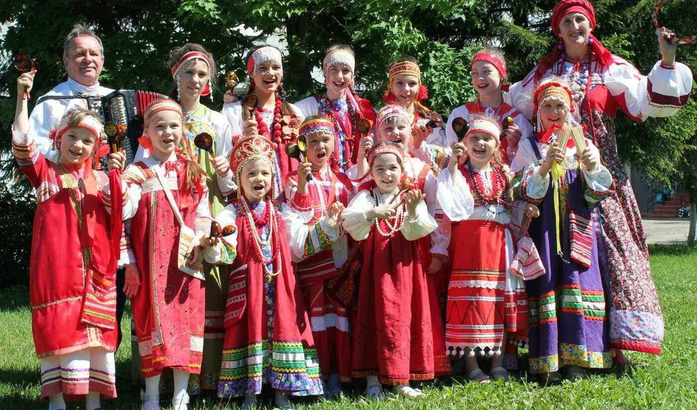 Поет народ. Фольклорный ансамбль Друженька Обнинск. Детские фольклорные коллективы. Детский фольклорный ансамбль. Детский фольклорный коллектив.