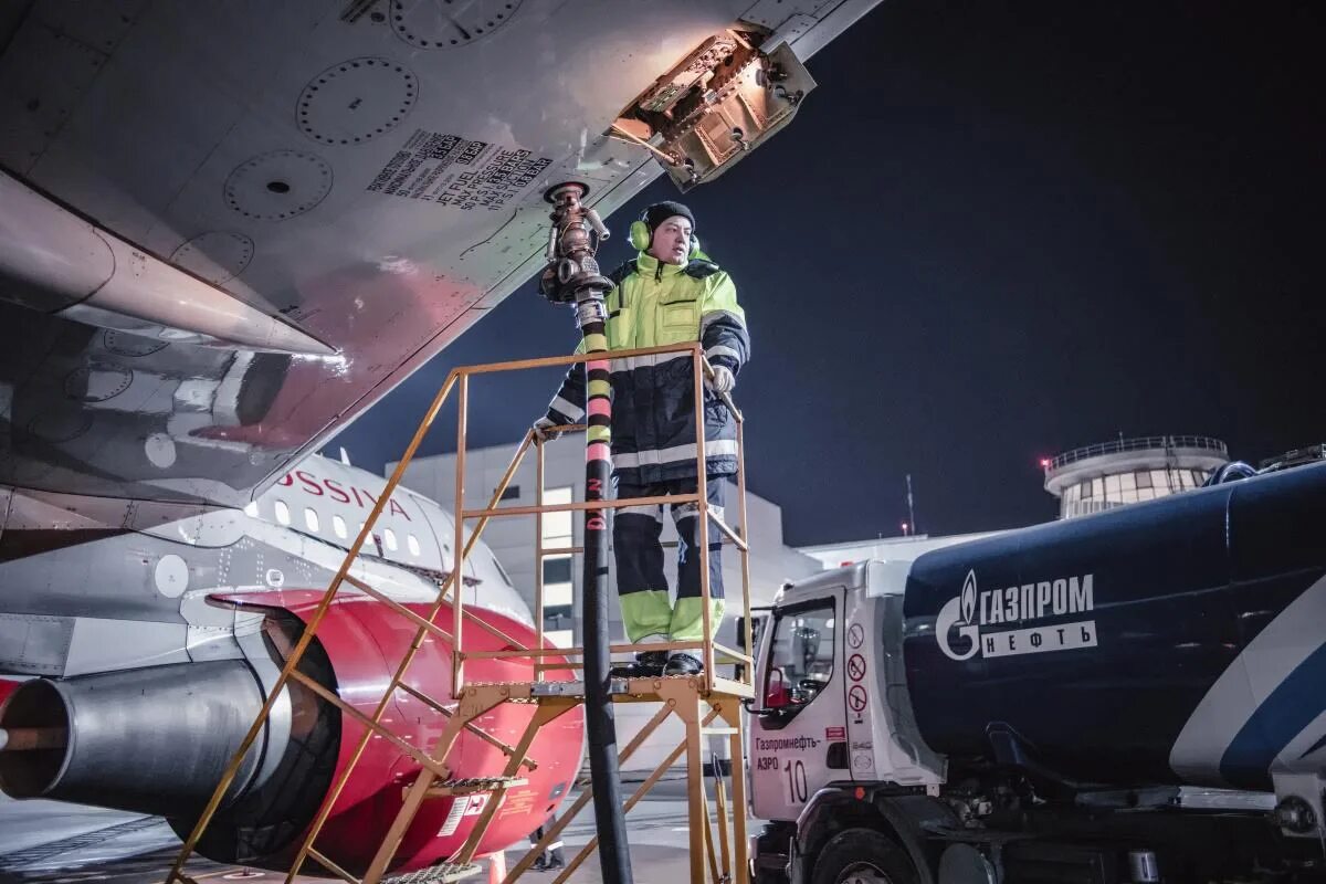 сборка суперджет 100. безопасность полетов. Airbus a320 строение крыла. диспетчер управления воздушным движением. технология воздушных судов.