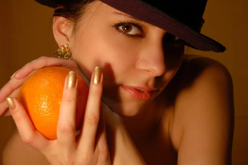 Девушка с апельсинами. Девушка с мандаринами. Девушка Мандаринка. Фотосессия с апельсинами. Баба мандарин