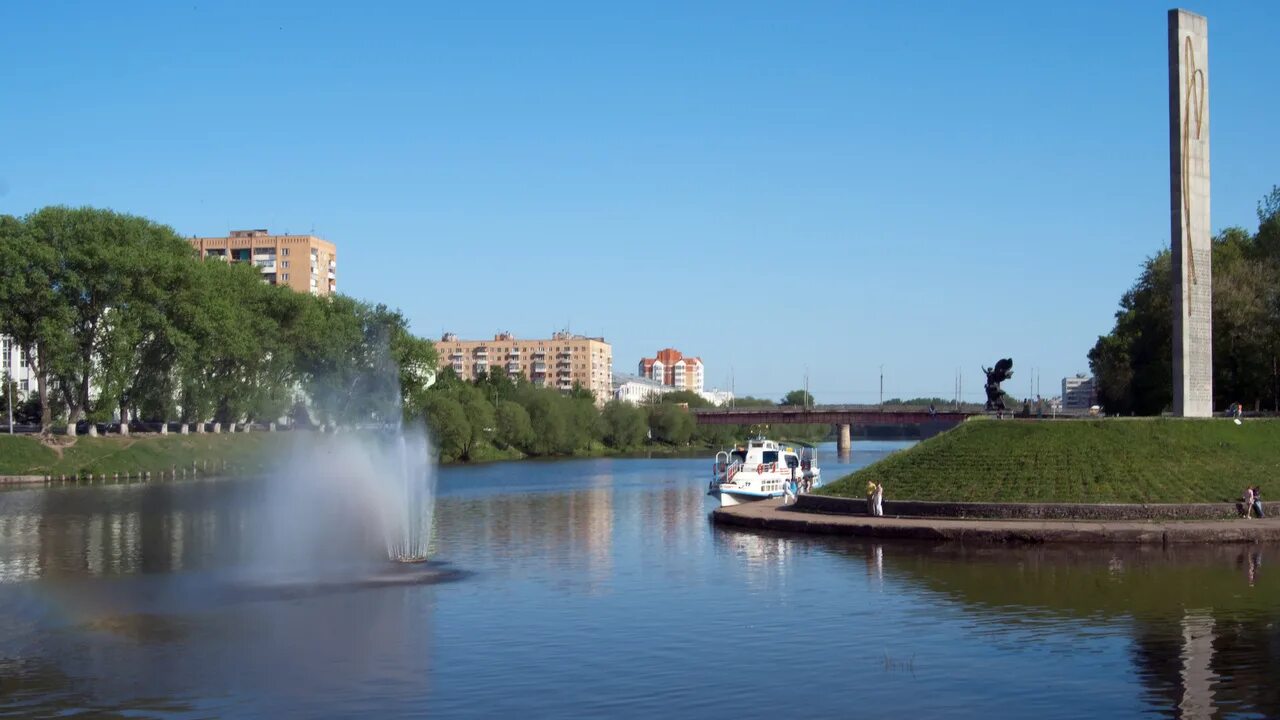 Картинки города орла. Орел стрелка Оки и Орлика. Орел слияние рек Оки и Орлика. Река Ока город Орел. Слияние Оки и Орлика в Орле.