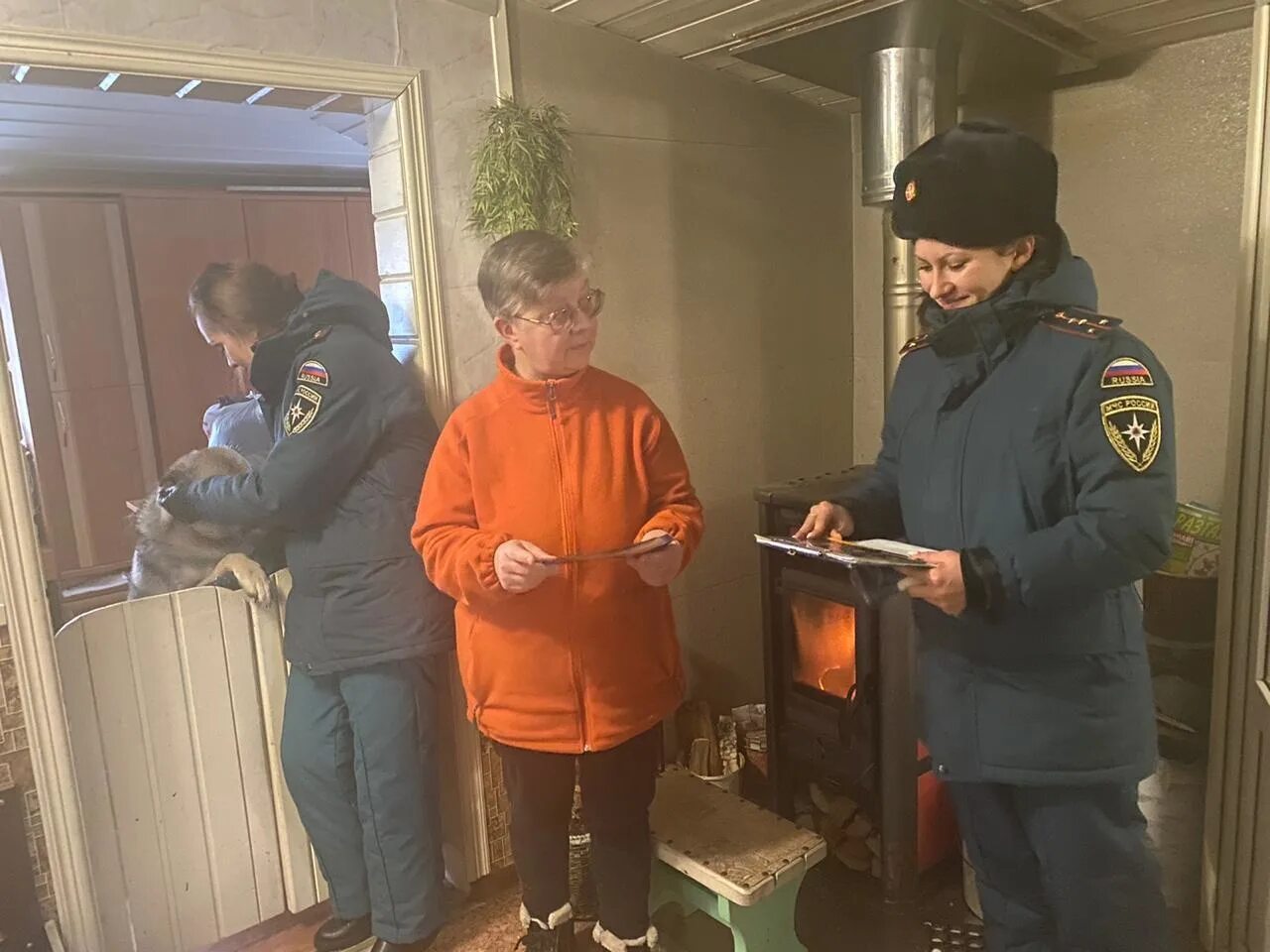 Прогноз бокситогорск. Пожарная часть бокситогорск. лесу противопожарные беседы с гражданами. пожар в бокситогорске. мчс бокситогорск.