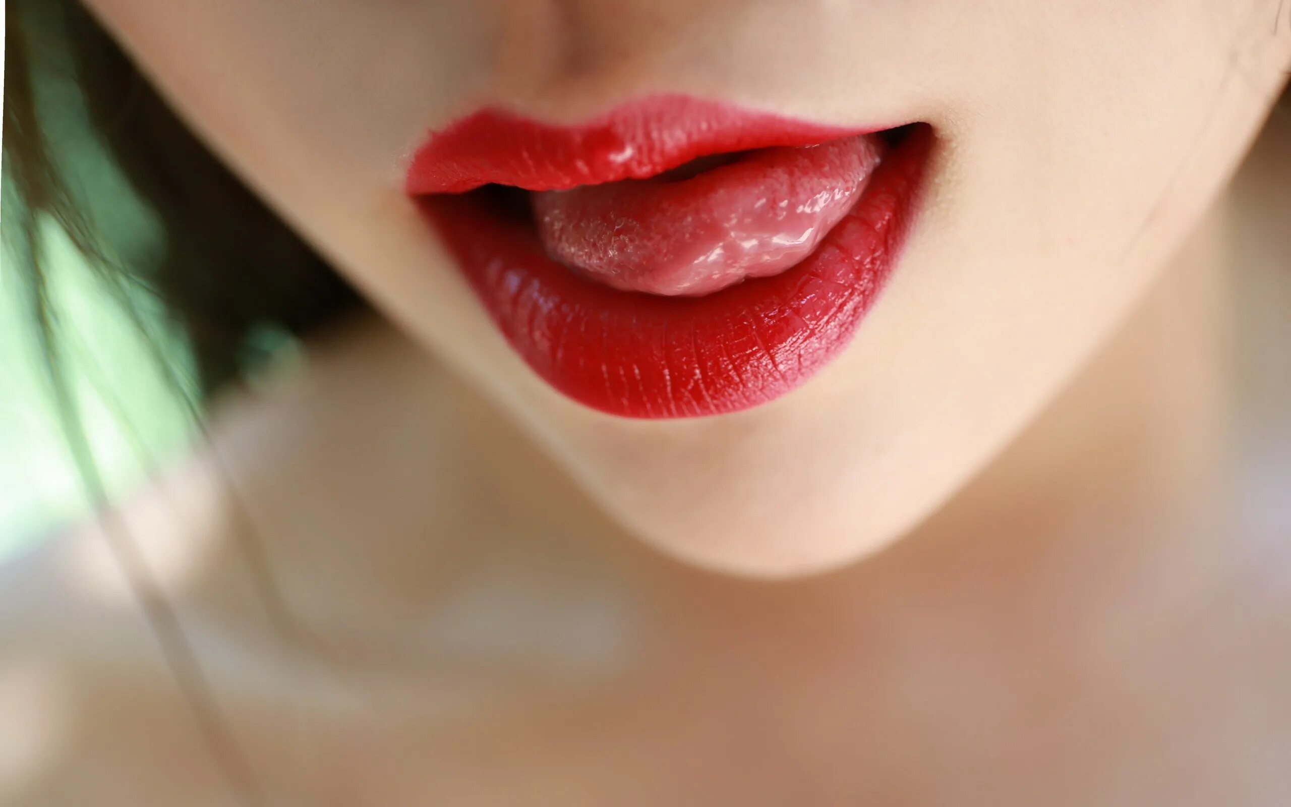 Close lips. Красивые губки. Женские губы. Красивые женские губы. Красивые губы девушек.