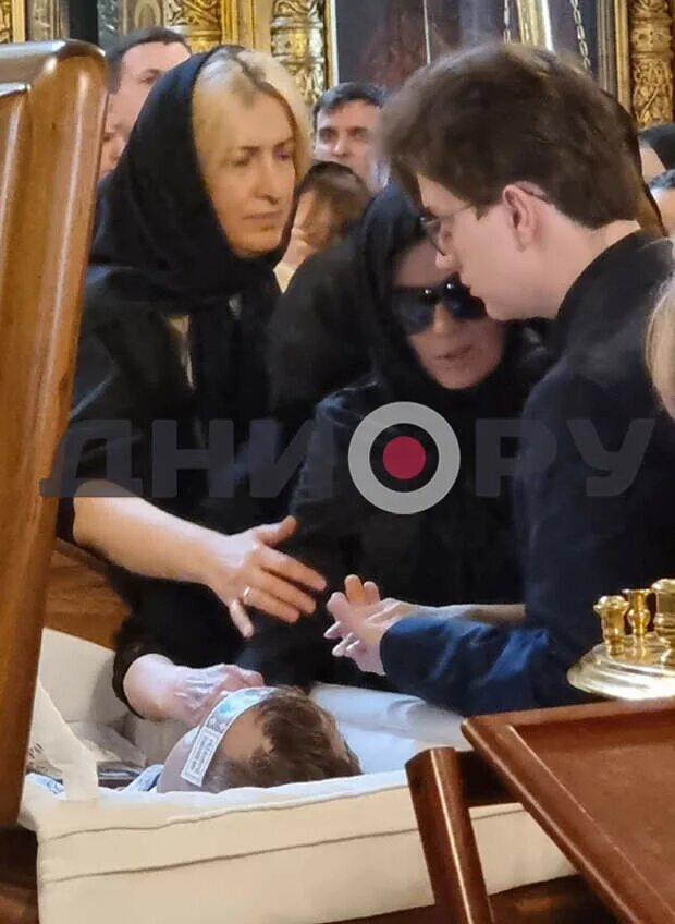 Фотосессия в церкви. Жена навального была на похоронах мужа