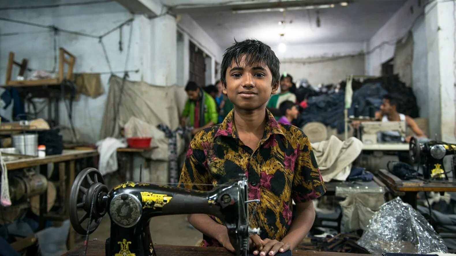 Квартиры китайцев. Нечеловеческие условия. Нечеловеческие условия. Кровать в интернате. Остаться человеком в нечеловеческих условиях.