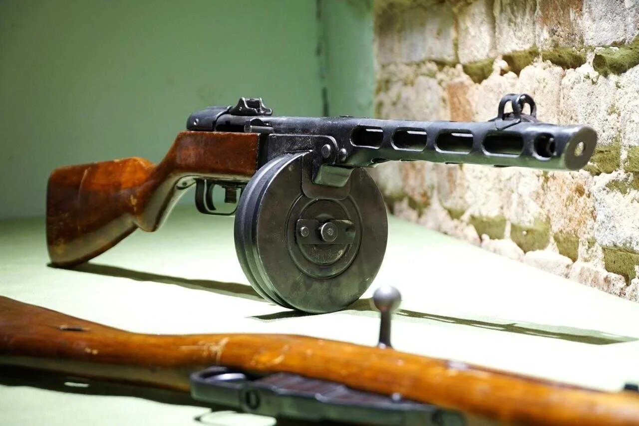 контактный музей оружейный подвал. музей оружейный подвал. контактный музей оружия москва на никольской. музей оружейный подвал. музей оружейный подвал.