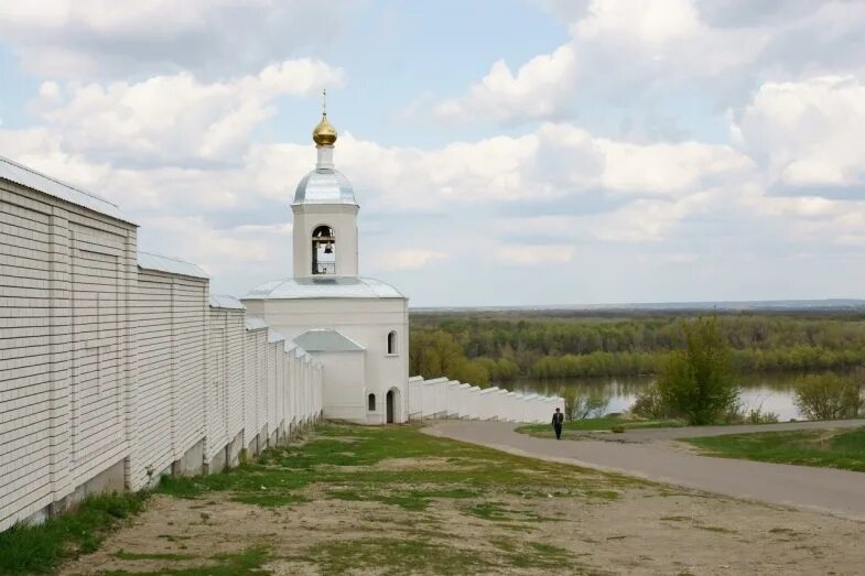 Усть-медведицкий спасо-преображенский монастырь. Погода р п медведицкий. Серафимовича монастырь на рождество. Рп медведицкий волгоградской области жирновский район. Усть-медведицкий спасо-преображенский женский монастырь пещеры.