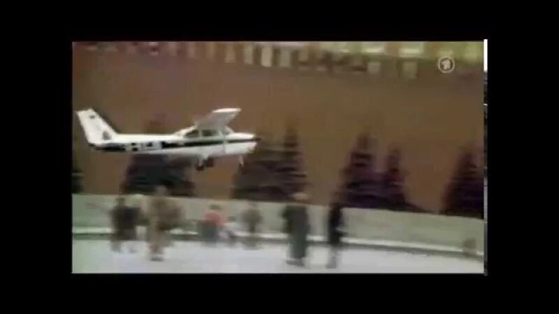 Руст самолет на красной площади. Матиас Руст самолет Cessna. Немец приземлился на красной площади 1987. Приземлился на красной площади в 1987 году Руст. Матиас Руст на красной площади 1987.